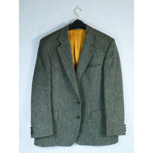 169 - A men's 'Magee' tweed dark green jacket in size 42
