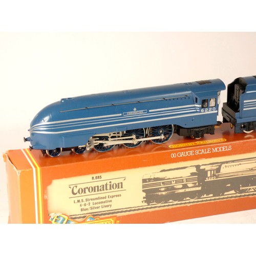 3 - A OO gauge Hornby 4-6-2 Steamlined Express 