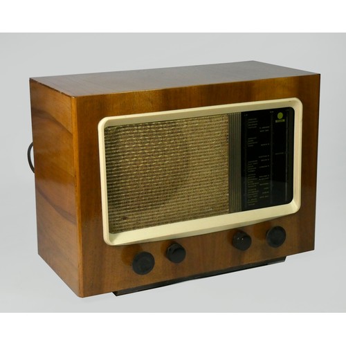 121 - A PYE 15A valve radio, c.1945, 36cm x 33cm x 23cm