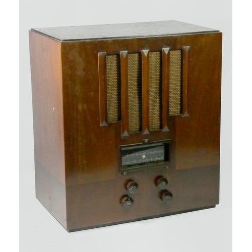 125 - A PYE T9 valve radio, c.1936, 41cm x 46cm x 26cm