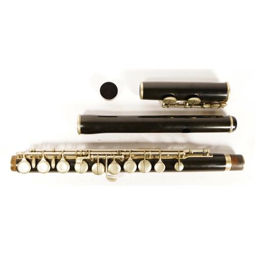 187 - A Rudall Carte & Co Ltd flute, serial number 4769, potentially dated between 1901 and 1903, in locka... 