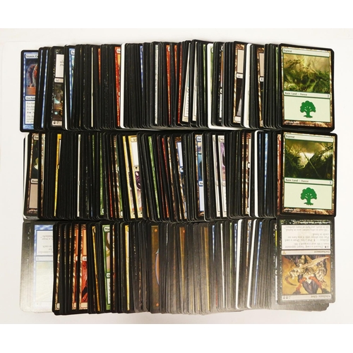 271 - Approximately 500 Magic The Gathering trading cards, beielved to be from the mid/late 2000's to incl... 