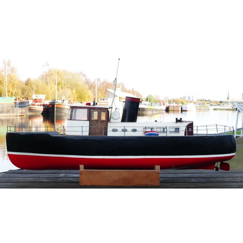 321 - A remote controlled tugboat / fishing boat, complete with propellers and servos, red, white and blac... 