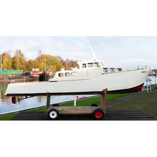 324 - A remote control cruiser/luxury yacht, complete with propeller and servos, white livery with Marlin ... 