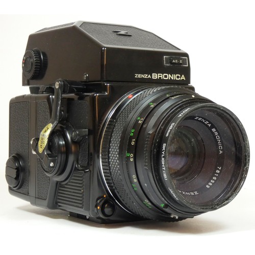 356 - A Bronica ETRsi medium format camera, original box and manual, together with a 75mm f2.8 lens, a 150... 