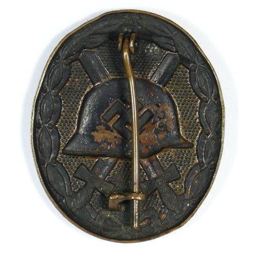 426 - A WWII German Wound Black Badge, awarded for those wounded once or twice by hostile action (includin... 