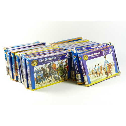 477 - Twenty model kits, by Italeri, infantry, 1:72 scale, to include Les Bleus (6002), The Knights (6009)... 