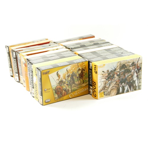 496 - Twenty model kits, by HAT, infantry, 1:72 scale, to include Bussische Dragoner (8012), Russian Cuira... 