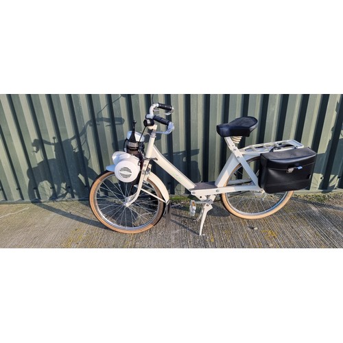 19 - Velosolex VSX S3800, 49cc. Unregistered. Frame number unknown. Engine number 7066095.
Velosolex prod... 