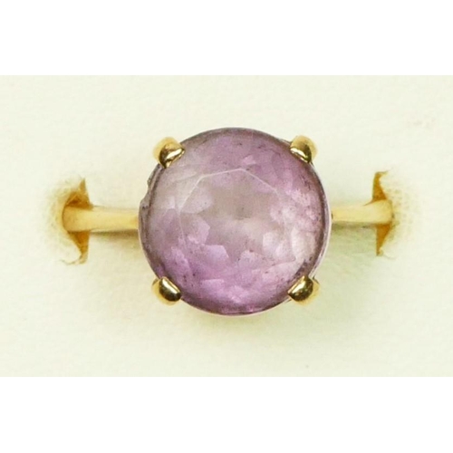 20 - A vintage 9ct gold and single stone amethyst ring, 10mm diam, M 1/2, 2.8gm