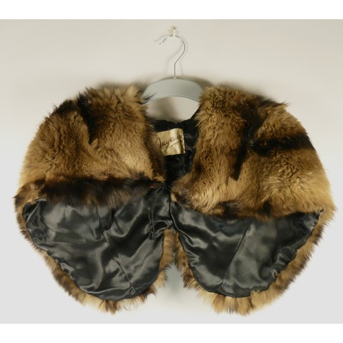 121 - A 'Jaysam' brown fur, 42 x 39cm together with a 'Mounthill' feather stole 110cm x 25cm and a 1940's ... 