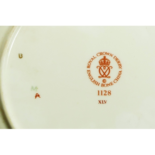 205 - A Royal Crown Derby plate, Old Imari, stamped 1128 on base, 22cm diameter, together with a Royal Cro... 