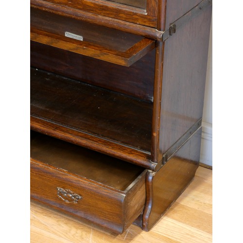 376 - An oak Globe Wernicke library bookcase, the five graduated glazed sections over a single drawer base... 