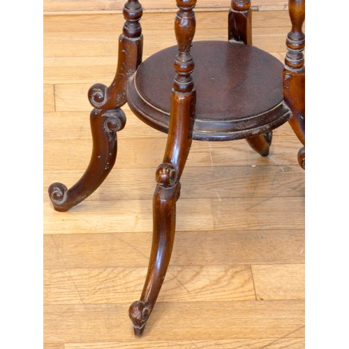 382 - A mahogany jardiniere stand with circular top and turned supports on cabriole legs.
100cm tall.