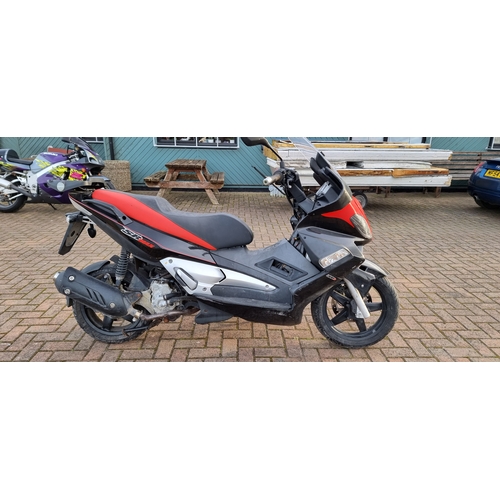 157 - Aprilia SR Max, 300, spares/project. Unknown age and no paperwork.