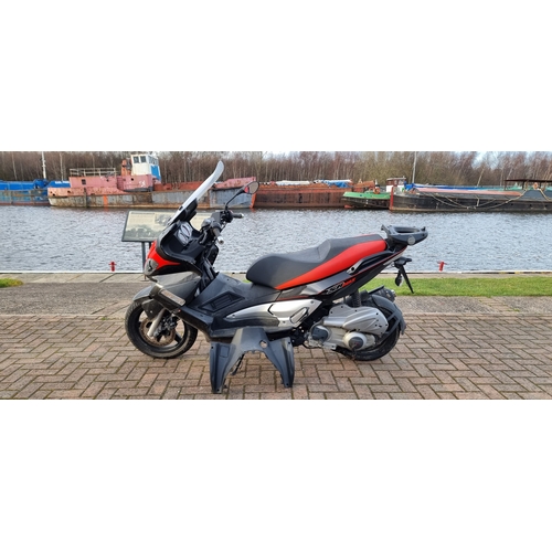 157 - Aprilia SR Max, 300, spares/project. Unknown age and no paperwork.