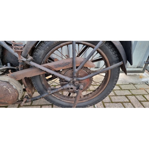 166 - c. 1937 Ariel Red Hunter, 500cc, project. Registration number DHY 20 (not recorded with DVLA). Frame... 