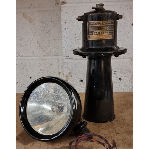 78 - A Klaxon 4990 12 volt H-EK1A car horn and a King of the Road lamp