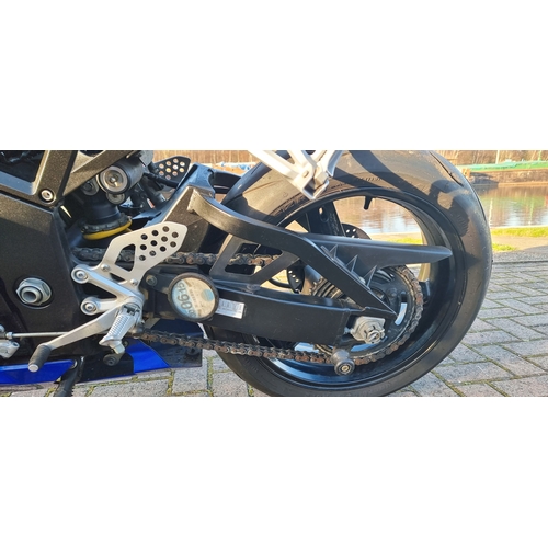 310 - 2005 Suzuki GSX-R600, 599cc. Registration number AE05 AAX. Frame number JS1GN7CA242106290. Engine nu... 