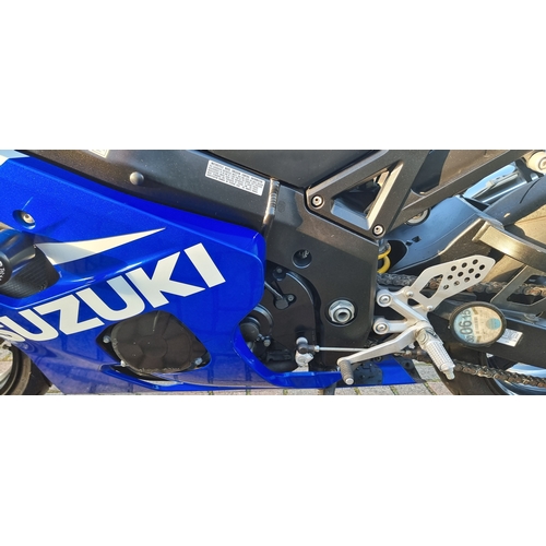 310 - 2005 Suzuki GSX-R600, 599cc. Registration number AE05 AAX. Frame number JS1GN7CA242106290. Engine nu... 