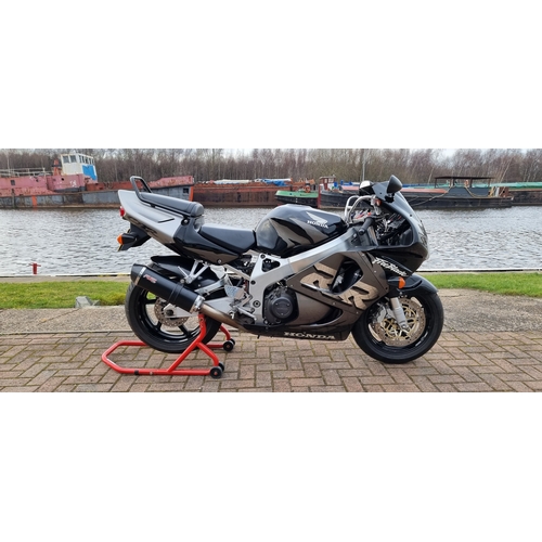 313 - 1998 Honda CBR900RR Fireblade, 918cc. Registration number S162 RWE. Frame number JH2SC33AXWM207848. ... 