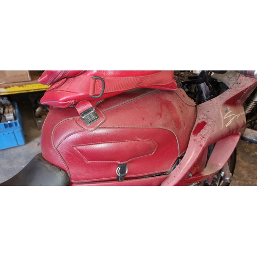 302 - 1996 Triumph Sprint, 885cc. Registration number P804 RRH. Frame number SMTTC362DMT032257. Engine num... 