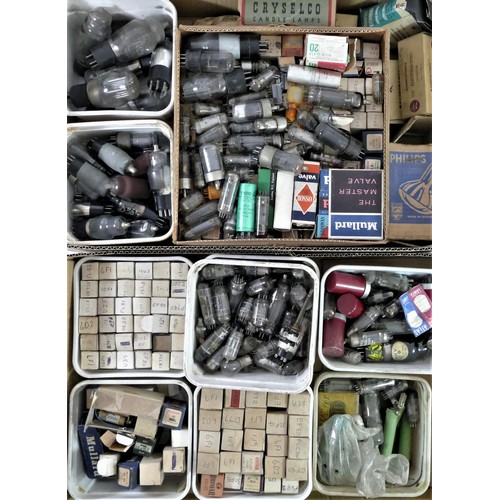 175 - A large collection of radio/TV valves and resistors early 20th Century & later, some boxed. (2)