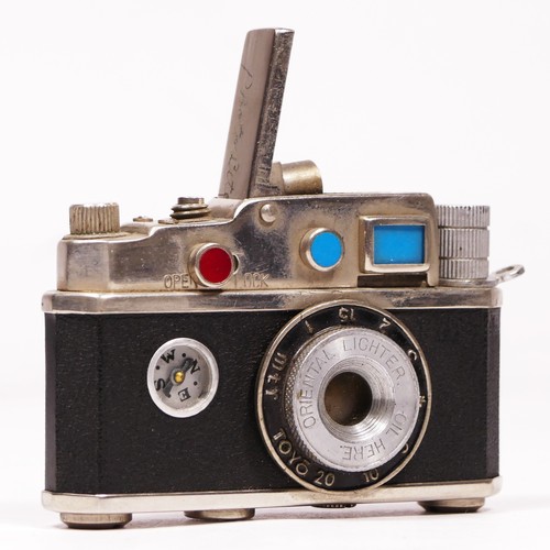 172 - A vintage novelty Photolite Japanese cigarette lighter in the form of a miniature camera complete wi... 