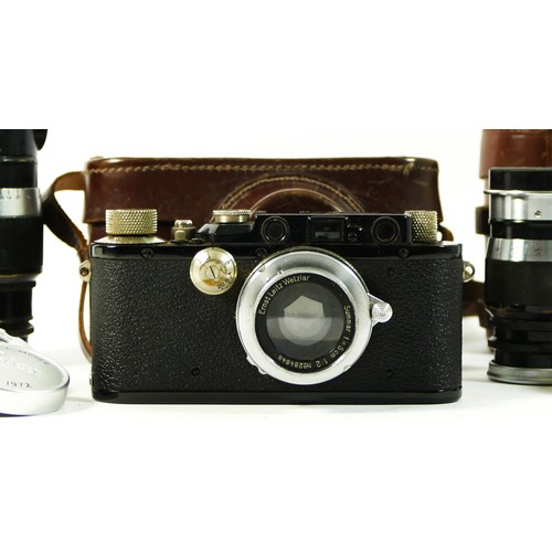 173 - A Leica III D.R.P Ernst Leitz Wetzlar 35mm camera, black (serial No 185240), 1936, together with a E... 