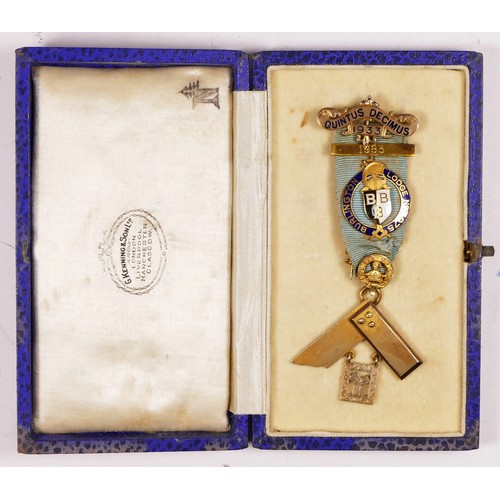 322 - A 9ct gold and enamel Masonic jewel, Burlington Lodge, no. 3975, London 1933, 30.4gm, case