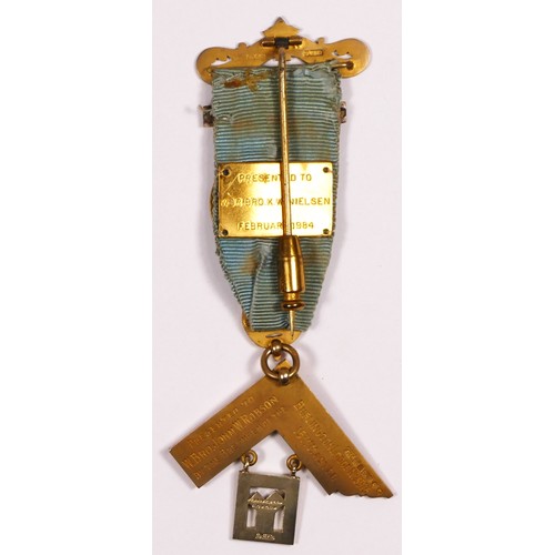 322 - A 9ct gold and enamel Masonic jewel, Burlington Lodge, no. 3975, London 1933, 30.4gm, case