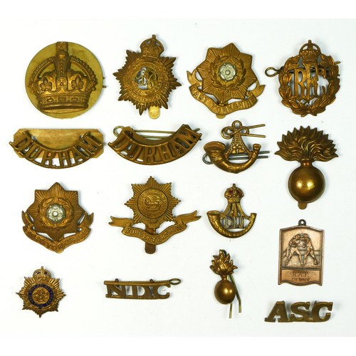 314 - A collection of cap badges, to include RFC, East Yorkshire and Durham Light Infantry.