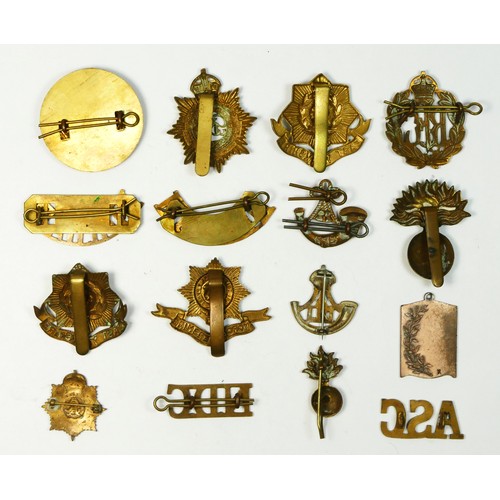 314 - A collection of cap badges, to include RFC, East Yorkshire and Durham Light Infantry.