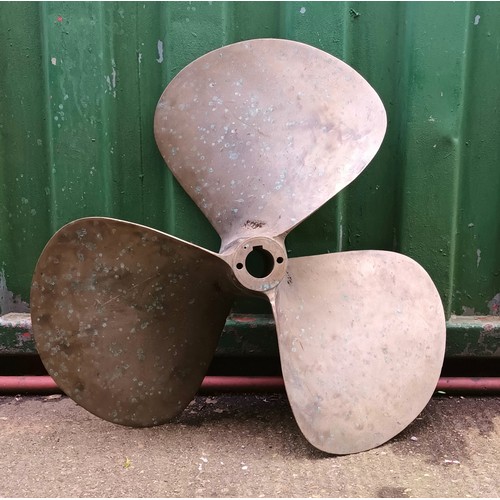 255 - A Gaines p6a1 boat propeller brass (serial No 33X 37.356 1164) three blades attached to a central sh... 