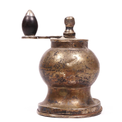 113 - A silver pepper grinder, London 1910, 8cm.