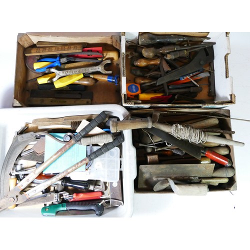 33 - A large collection of early 20th century and later carpenters hand tools together with garden implem... 