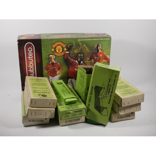 94 - A Hasbro Manchester United official merchandise Subbuteo set (boxed) with additional seven sets of p... 