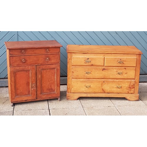 615 - An Edwardian chest of drawers, having two short over two long graduated drawers with brass drop hand... 