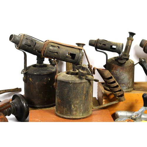 4 - A collection of early 20th century and later carpenters tools, to include mortice marking gauges, br... 