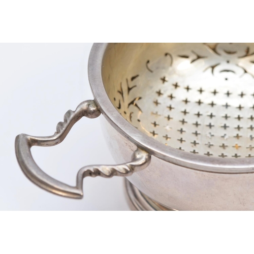 20 - A silver tea strainer, by Goldsmiths & Silversmiths, London 1922, in the form of a Georgian lemon st... 
