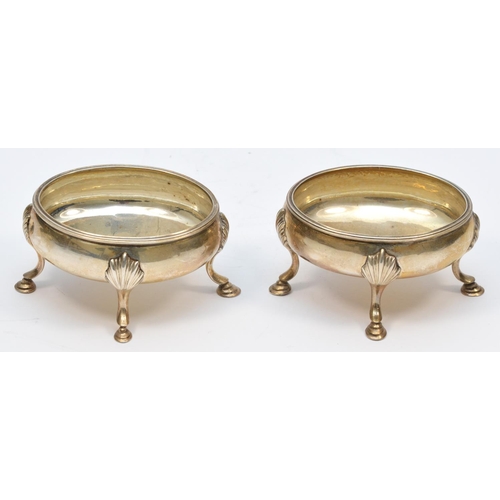 24 - A George III silver pair of oval table salts, by Henry Chawner, London 1789, with reeded borders, ra... 