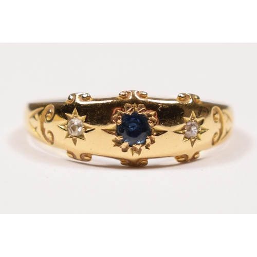 49 - An Edwardian 18ct gold sapphire and diamond star gypsy set three stone ring, Birmingham 1905, T, 2.8... 