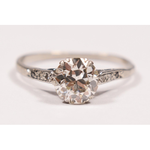 99 - An Edwardian platinum and diamond single stone ring claw set with an old brilliant cut stone, measur... 