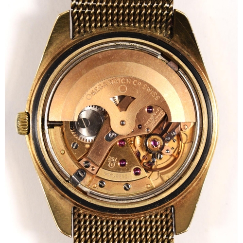 145 - Omega, a 9ct gold automatic day/date gentleman's wristwatch, ref 1061, London 1972, the gilt dial wi... 