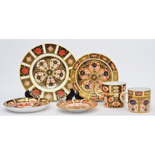 166 - A collection of Royal Crown Derby Imari pattern 1128 china, to include a side plate, 16cm, another 1... 