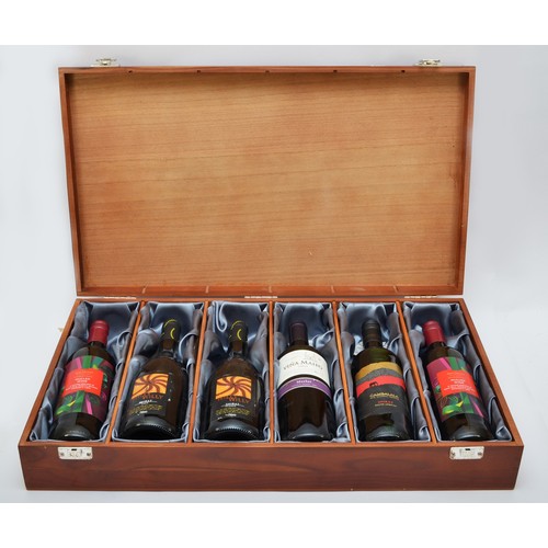 186 - Case of wine in elm box with satin lining - 6 Bottles, 750ml each,  including
Willy Willy Shiraz 200... 