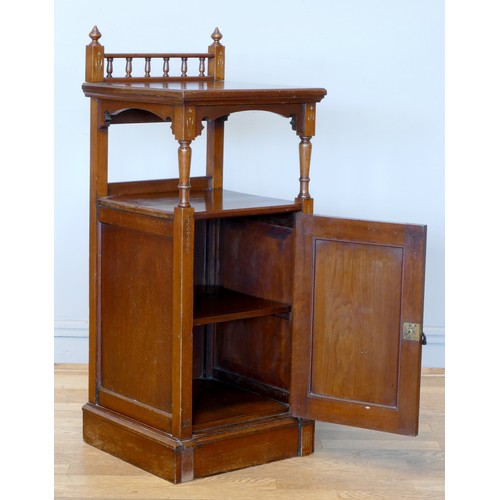 336 - An Edwardian mahogany two tier washstand, the gallery top with turned supports above an inlaid singl... 