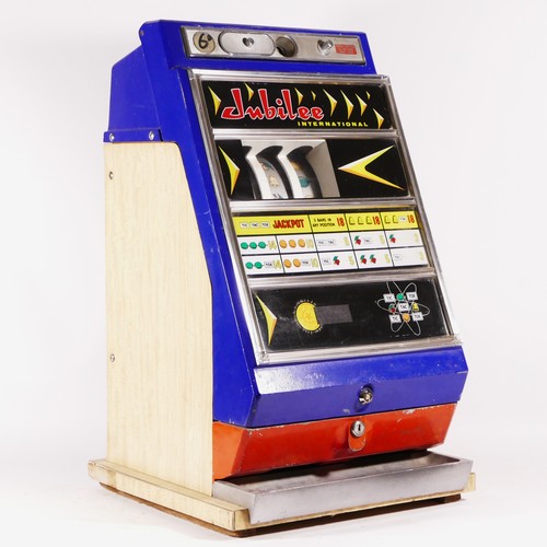 429 - A Jubilee International slot machine, one arm bandit, c.1960s, working on a sixpence 6D coin, wooden... 