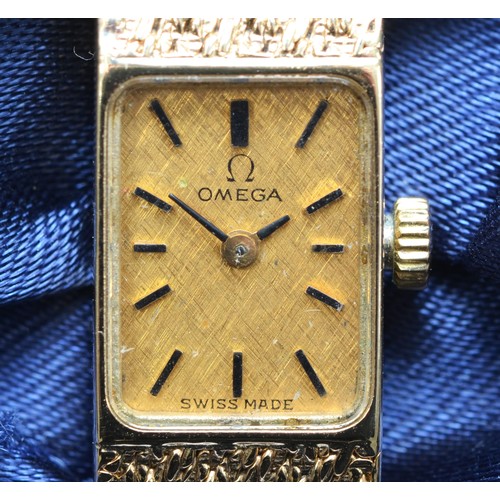 144 - Omega, a 9ct gold manual wind ladies wristwatch, London 1969, gilt dial with baton markings, the 17 ... 