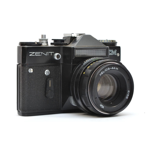 118 - A Zenit EM 35mm film camera, with a Hellios 58mm f2 lens, in original box with case and user manual,... 